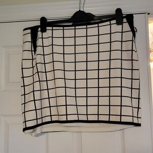Chic White and Black Grid Skirt
